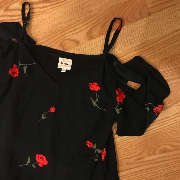 BEYOND BY ASHLEY GRAHAM DRESS - Picture 4 of 6